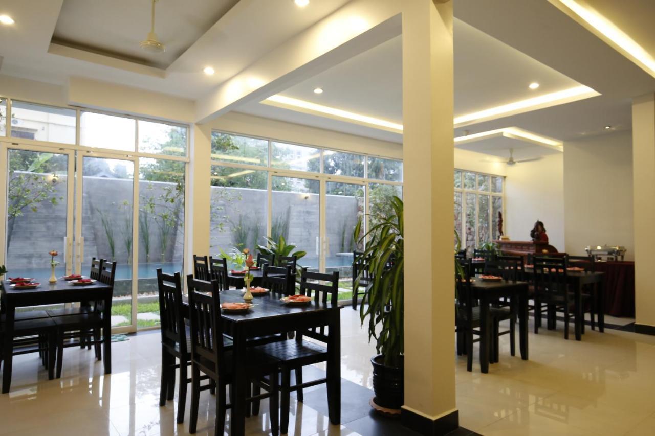 Holy Angkor Hotel เสียมราฐ ภายนอก รูปภาพ