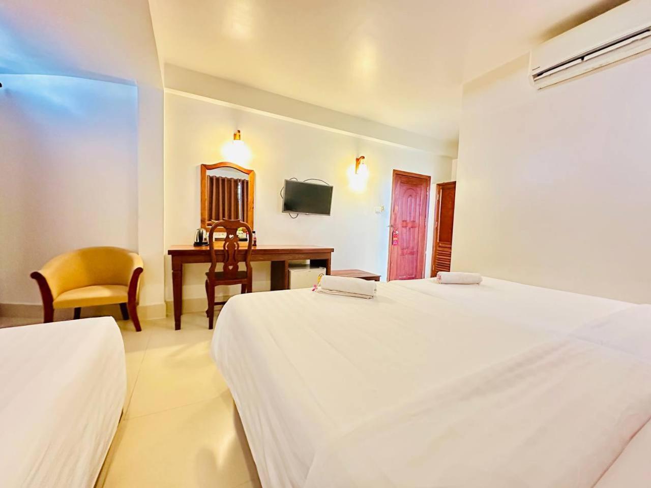 Holy Angkor Hotel เสียมราฐ ภายนอก รูปภาพ