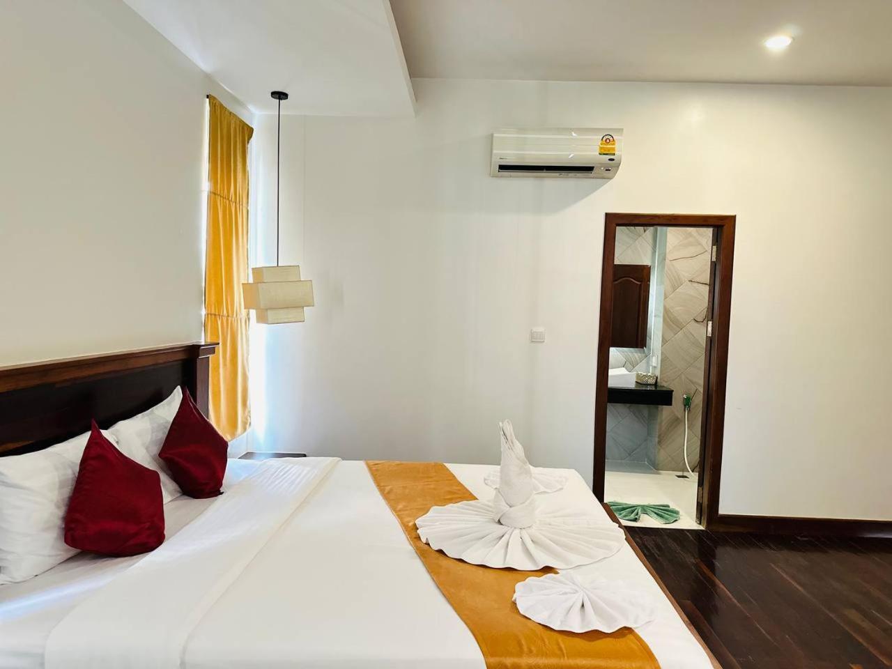 Holy Angkor Hotel เสียมราฐ ภายนอก รูปภาพ