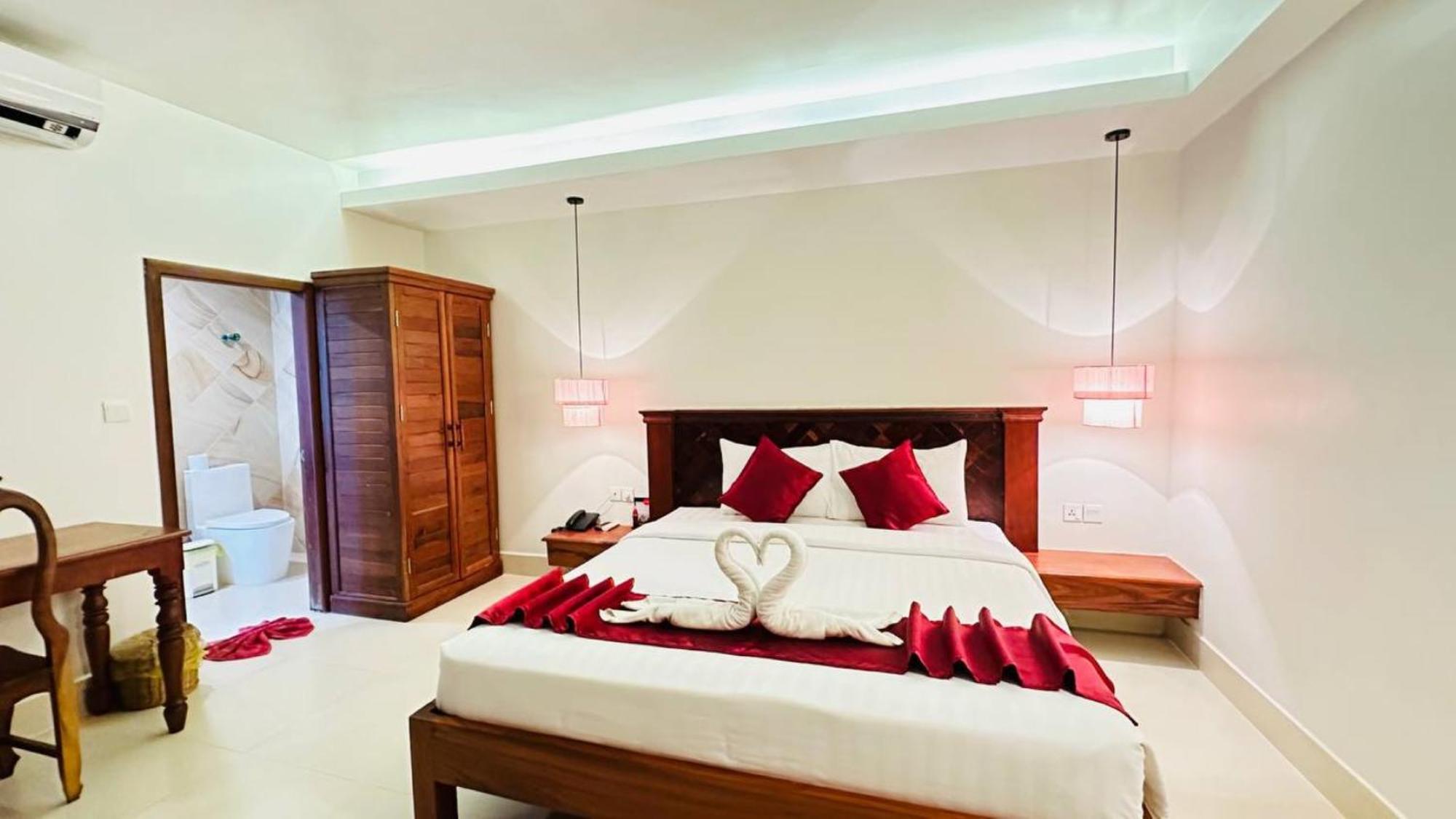 Holy Angkor Hotel เสียมราฐ ภายนอก รูปภาพ