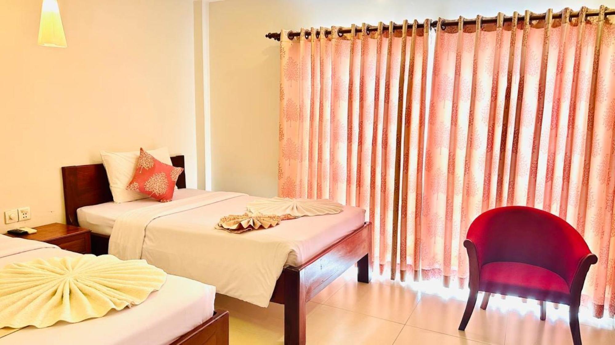 Holy Angkor Hotel เสียมราฐ ภายนอก รูปภาพ