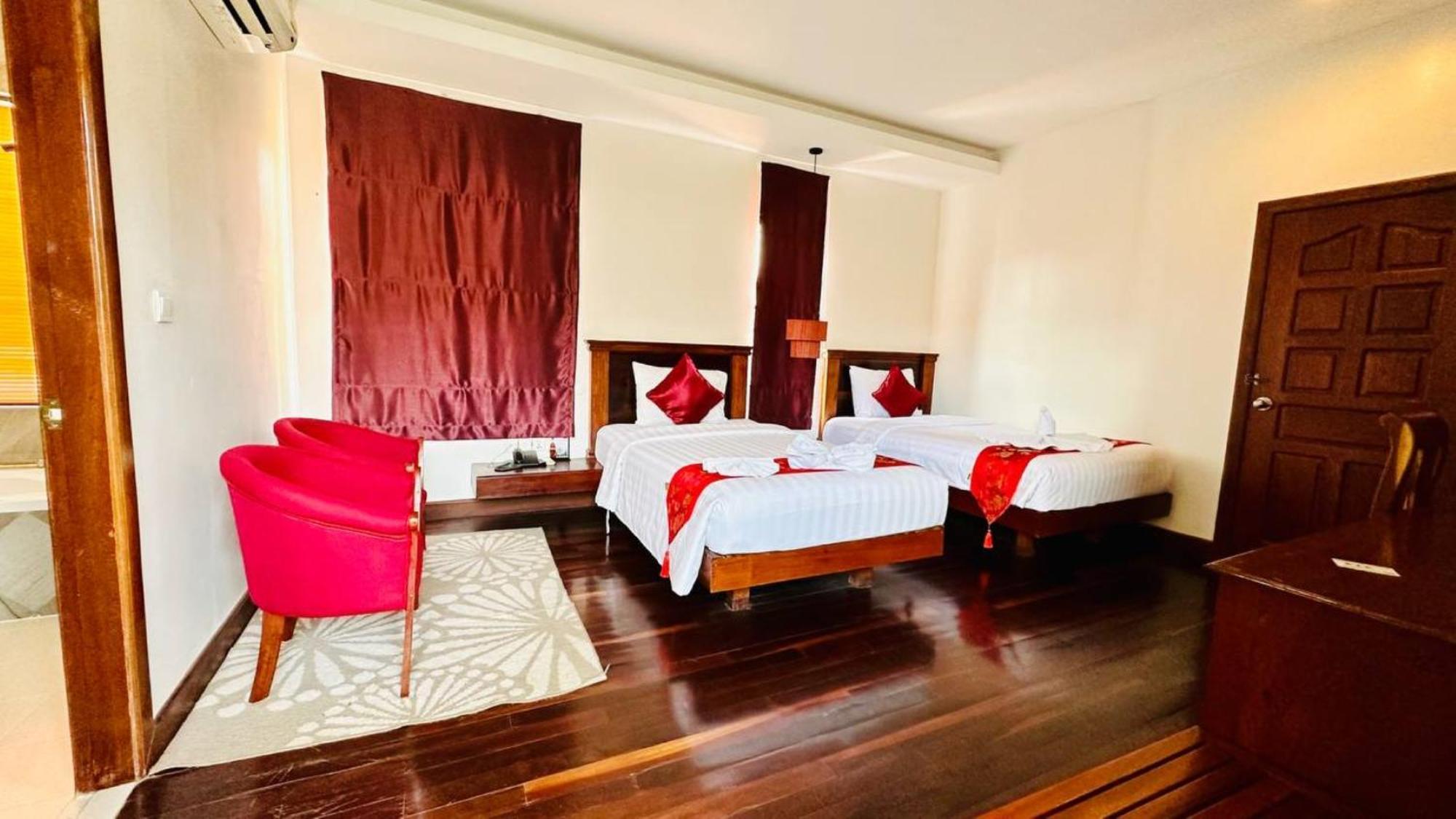 Holy Angkor Hotel เสียมราฐ ภายนอก รูปภาพ
