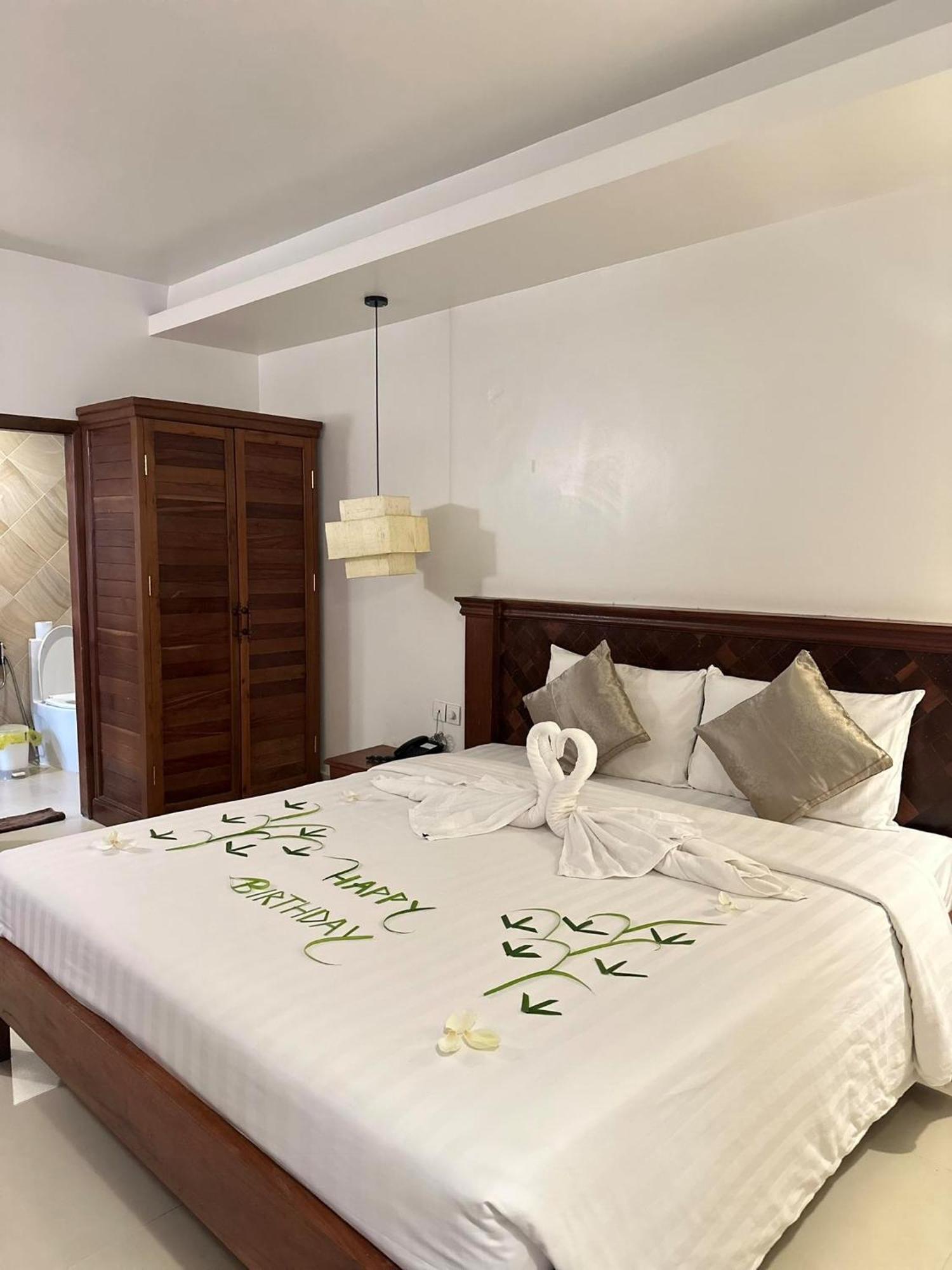 Holy Angkor Hotel เสียมราฐ ภายนอก รูปภาพ