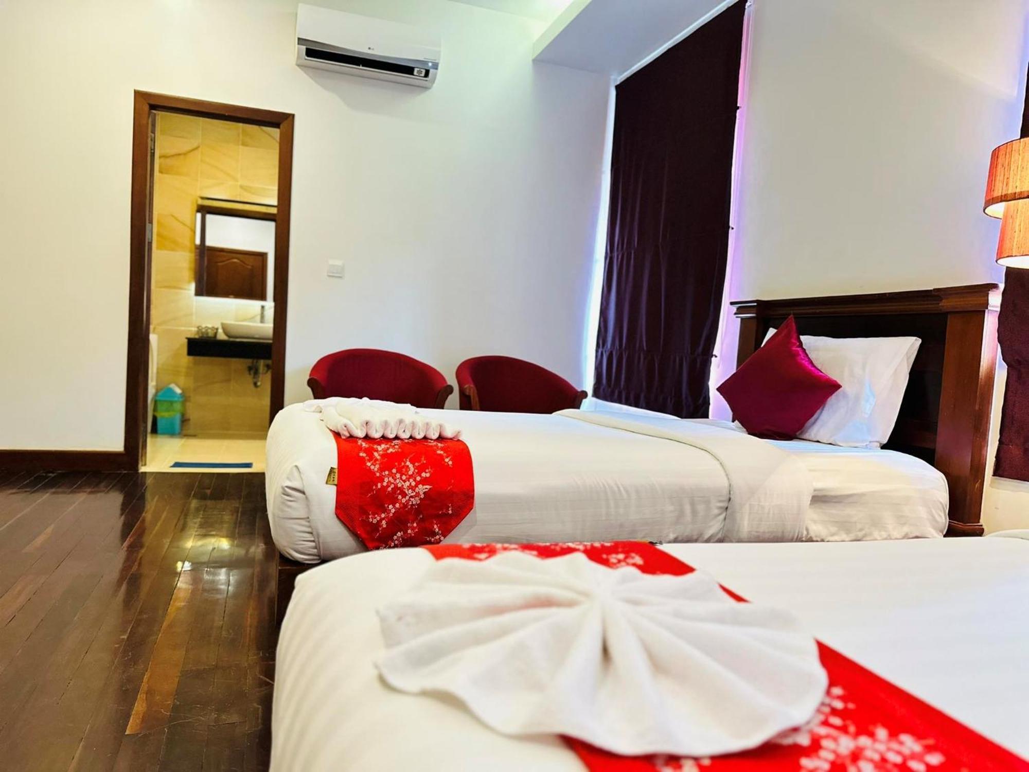 Holy Angkor Hotel เสียมราฐ ภายนอก รูปภาพ