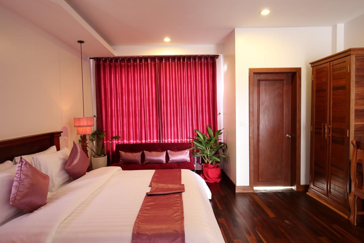 Holy Angkor Hotel เสียมราฐ ภายนอก รูปภาพ